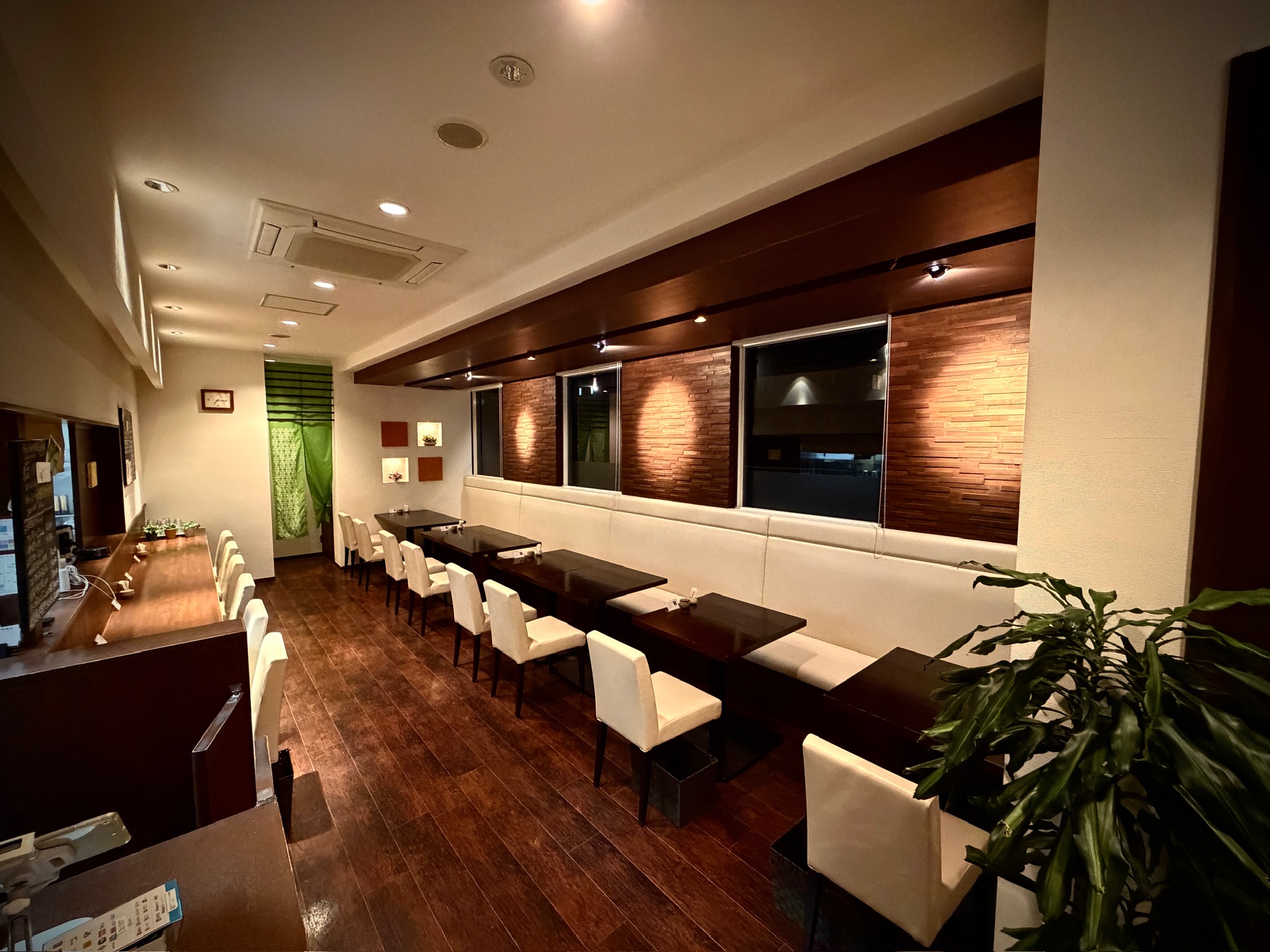 蕎香 店内（夜）